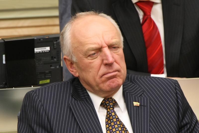 Etikos sargai aiškinsis, kiek padangų pirko J.Jagminas