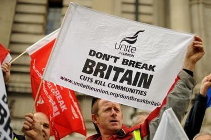 Britai irgi pasirengę eiti į gatves