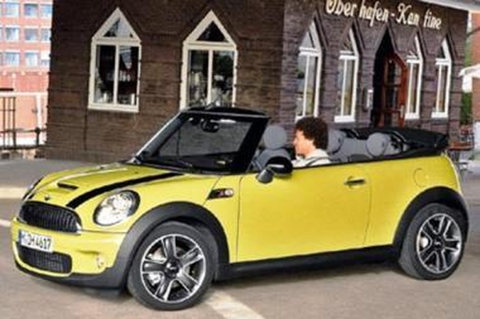 „Mini“ pristatė kabrioletą