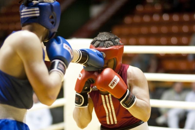 Brolių Kličko rankose - visi penki pasaulio bokso supersunkiasvorių čempionų diržai