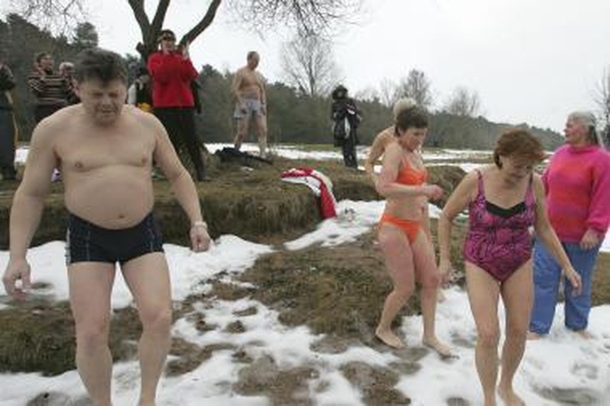 Sveikuoliai maudėsi Nemune