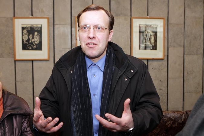 Studentai iš Azerbaidžano sužalojo N. Puteikio žmoną ir dukrą