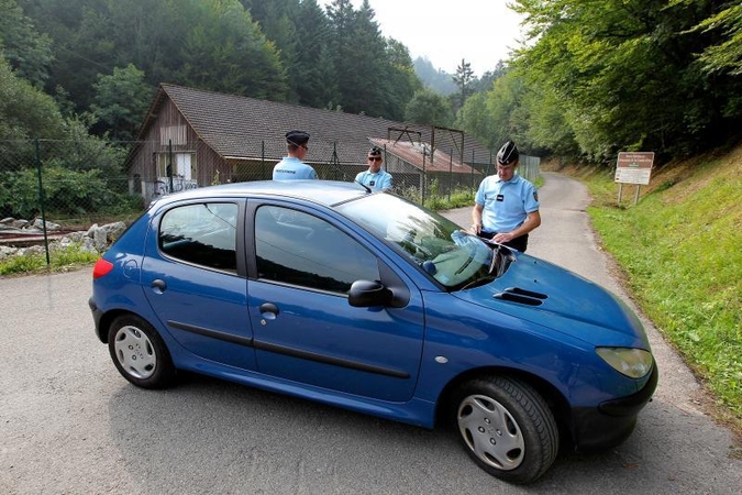 Alpėse išžudytos šeimos namuose gali būti sprogmenų