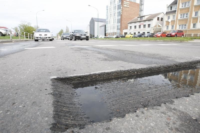 Mieste lyginamos gatvių ir kiemų duobės 