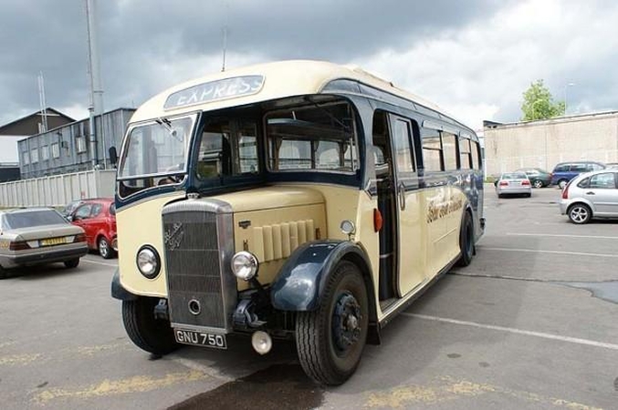 Sendaikčių turguje – autentiški autobusai iš Anglijos