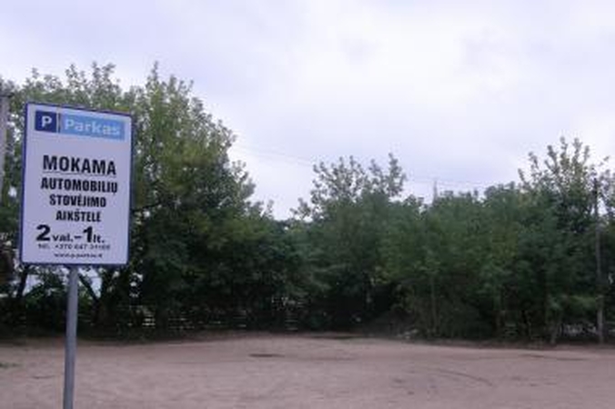 Vietoj butų ir biurų šalia Mindaugo „Maximos“- automobilių aikštelė