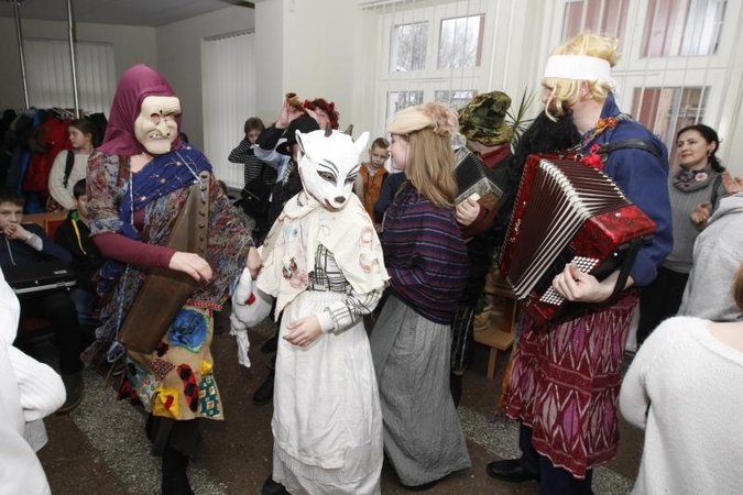 J. Karoso muzikos mokykla Užgavėnes sutiko su trenksmu