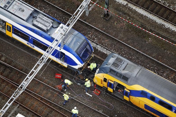 Nyderlanduose susidūrė du keleiviniai traukiniai