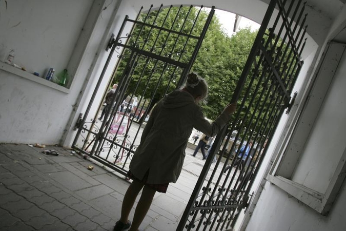 Už mažametės tvirkinimą vyrui 1,3 metams apribota laisvė