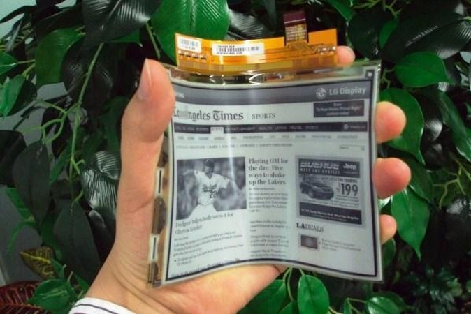 Pirmasis pasaulyje lankstus e-popieriaus ekranas - masinėje gamyboje
