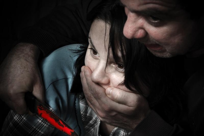 17-metė: mane 5 metus prievartavo pedofilas patėvis