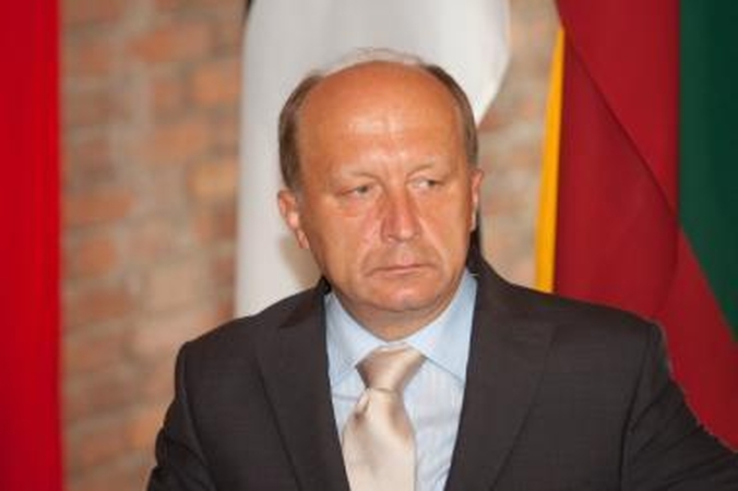 Vyriausybė pripažino, kad su biurokratais kovojama vangiai