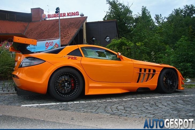 Su lenktyniniu „SLR McLaren Mersu“ - tiesiai į gatvę!