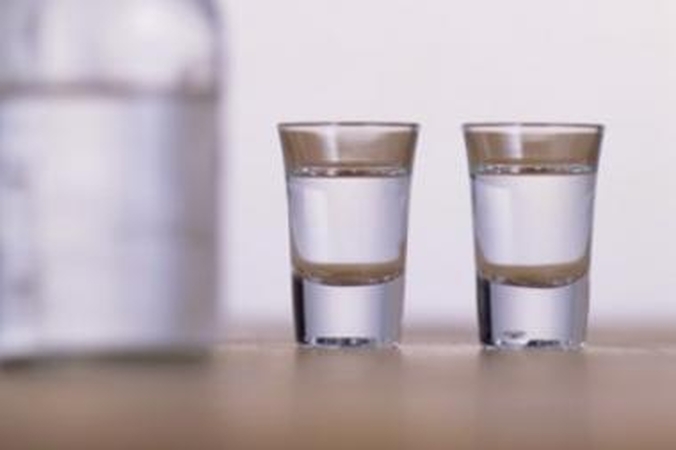 Medikų pagalbos prireikė alkoholio padauginusiems vyriškiams