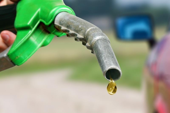 Avarija degalinėje – Barbė trenkėsi į Bondą
