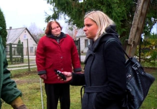 Daugybės nelaimių ištikta moteris televizijoje pavadino save prakeikta
