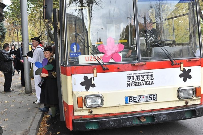 Į Kauno gatves išriedėjo „Fluxus“ troleibusas
