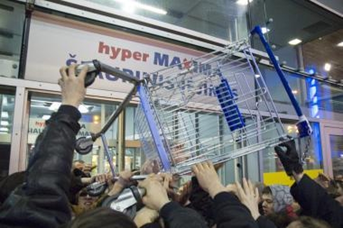 „Akropoliai“ šeštadienį rengia nuolaidų naktį