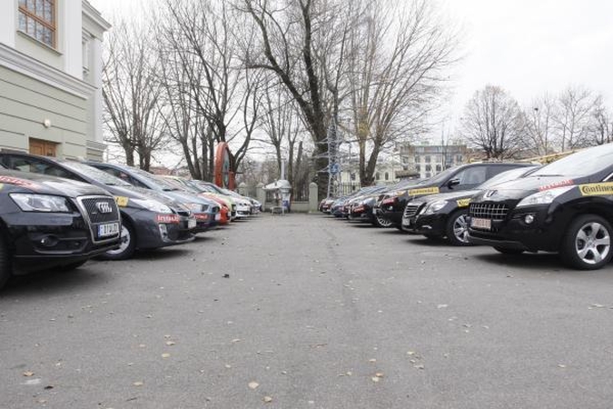 Naujų automobilių rinka smuko 67 procentais