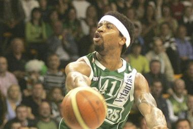 D.Collinsas grįžta, Šaras dar laukiamas