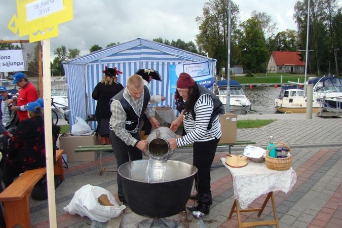 Žuvienės virimo čempionate – daugiau nei 1000 litrų sriubos