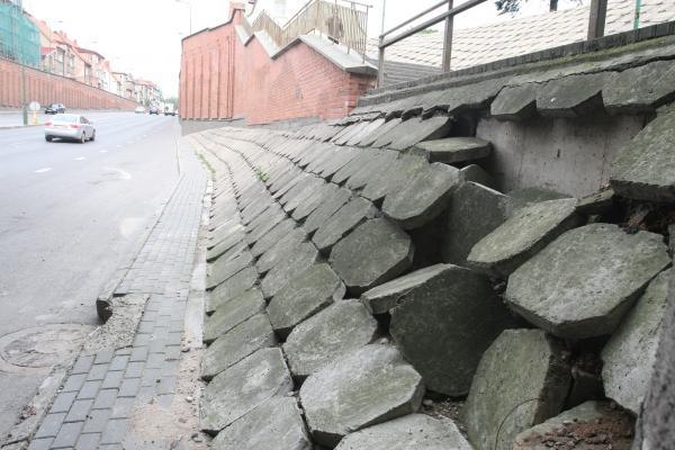 Klaipėdoje liūtys paplovė tiltų konstrukcijas