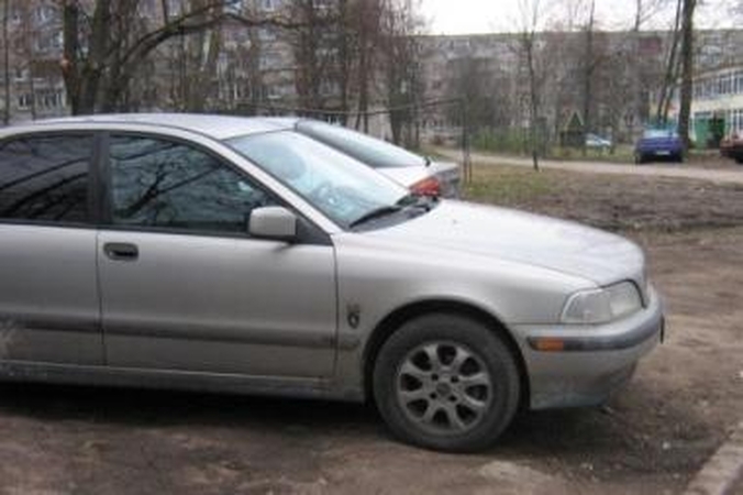Ant žolės paliktų mašinų vairuotojams - baudos
