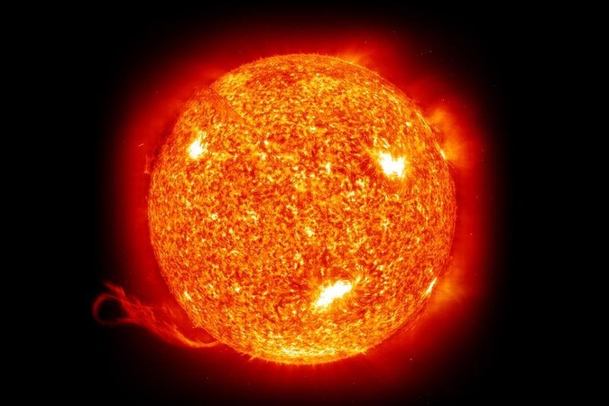 NASA užfiksavo kometos smūgį į Saulę