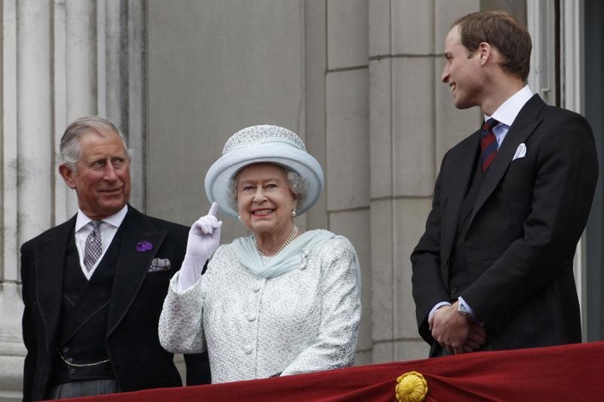 Karalienė Elizabeth II kreipėsi į ją sveikinančius žmones