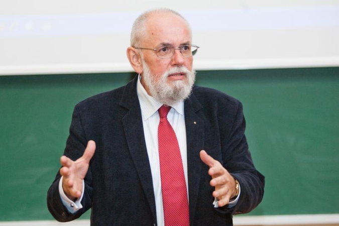 E. Laurinaitis: rudeninė tamsa tarsi prievartauja mūsų organizmą
