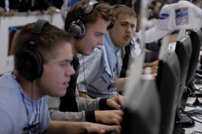 Programišiaus noras praturtėti atvedė į teisiamųjų suolą