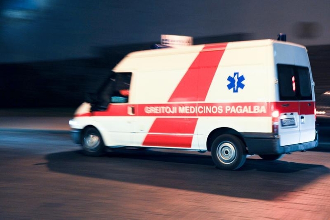 Avarijos Vilniuje: susidūrė automobiliai, partrenktas pėsčiasis