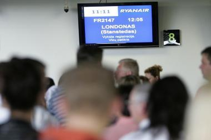 Oro uostuose keleivių patikra griežtinama nebus