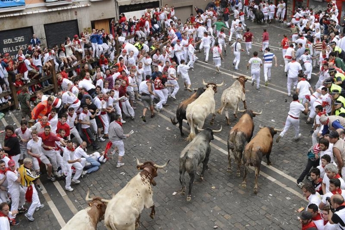Ispanijoje San Fermino festivalyje buliai sužeidė du žmonės