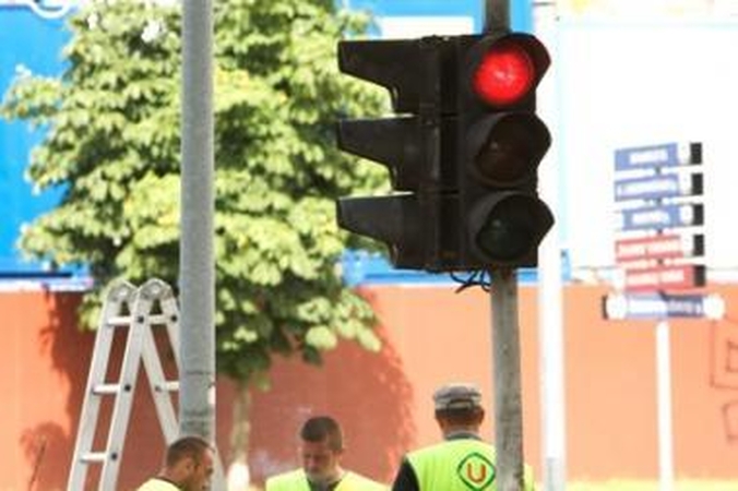 „Žaliasis šviesoforų koridorius“ kol kas raudonas