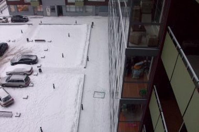 Antrus metus skaičiuojančiame name krenta langai 