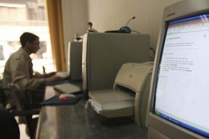 Nutraukti povandeniniai kabeliai sutrikdė ryšį