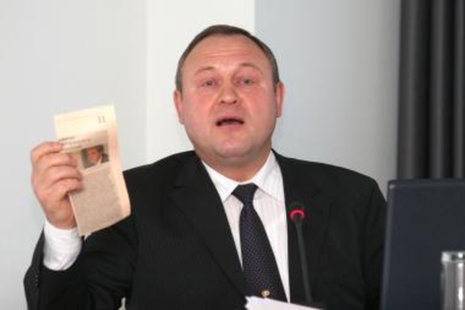 Pradėta nagrinėti G.Miškinio, A.Ignoto ir N.Pažūsienės byla