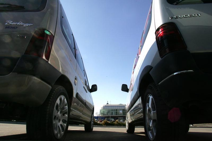 Akcizas dyzelinui verčia vairuotojus rinktis benzininius automobilius