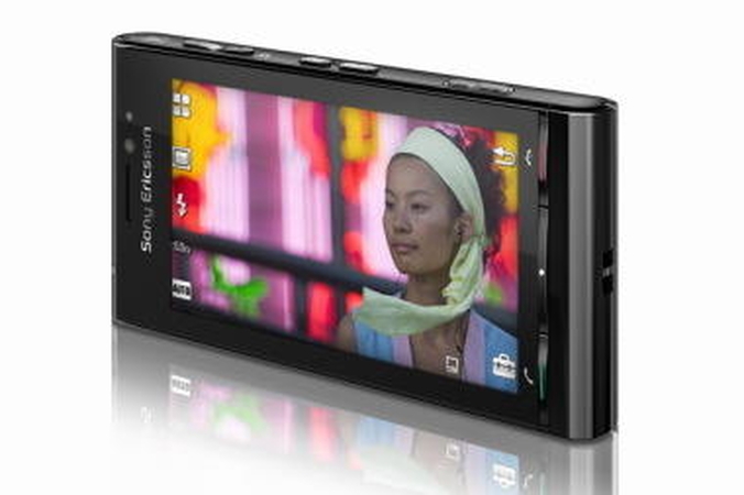"Sony Ericsson" atsakas populiariajam "iPhone"