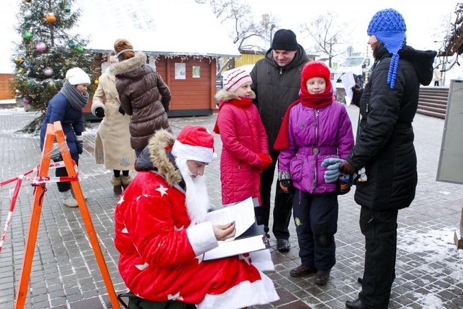 Kalėdų Senelių miestelis Trakuose sekmadienį buvo apytuštis