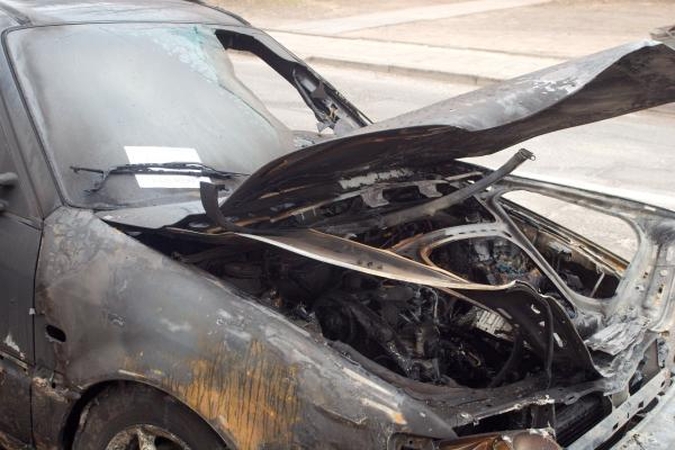 Šilutėje padegti automobiliai