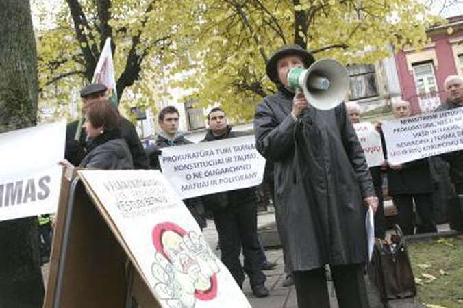 Mitingas prie prokuratūros: atėjo dėl "Leo", piktinosi dėl pedofilijos 