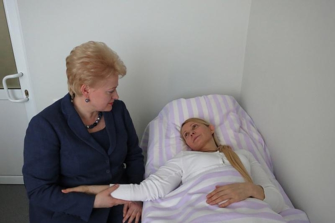 Ukrainos opozicijos lyderė Julija Tymošenko sutinka tęsti gydymą