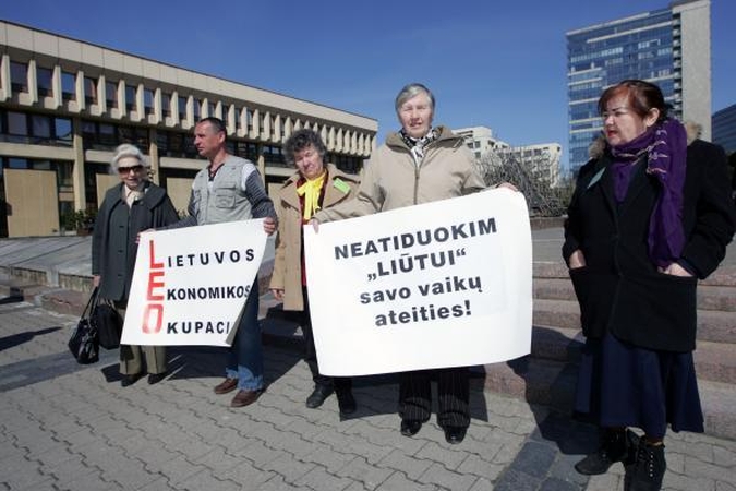 „Leo LT“ gali būti išformuota taikant restituciją