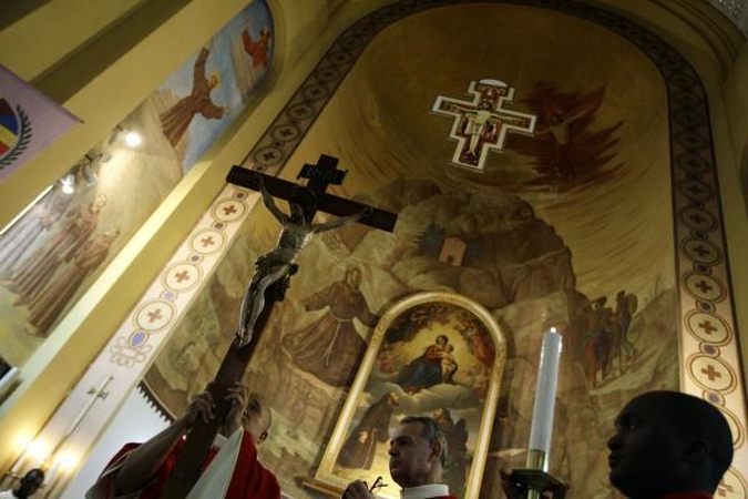 Per Didįjį penktadienį Jeruzalėje virš maldininkų prasivėrė dangus - pylė tikra liūtis