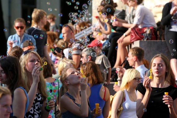 Pirmadienį Klaipėdos Atgimimo aikštėje vėl šėls muilo burbulų pūtikai