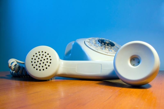 Vyras sujungimo telefonu laukė 15 valandų
