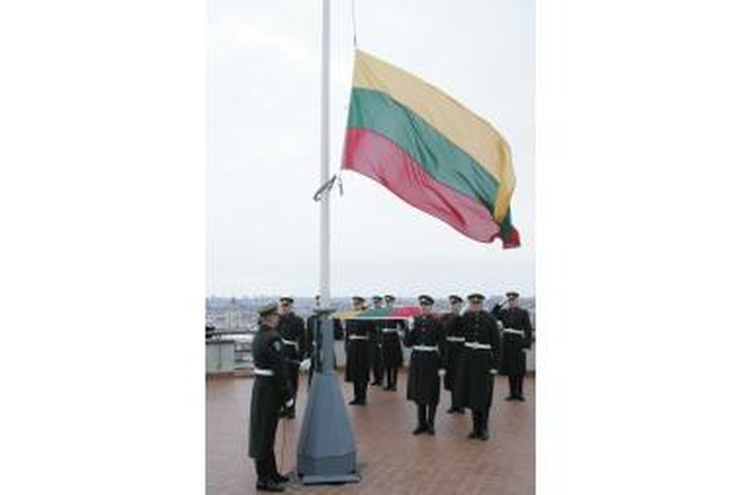 Sausio 1-ąją sostinėje – jubiliejinė vėliavos pakėlimo ceremonija