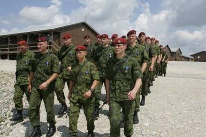Panevėžyje sutinkamas misiją Kosove baigęs karių būrys